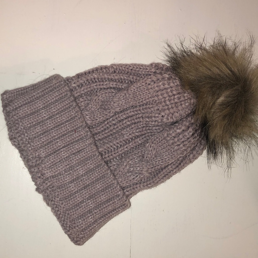 Beanie purple poof